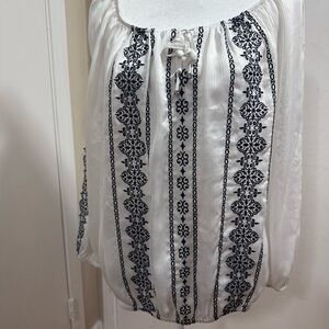 White House Black Market White and Black Embroidered Top